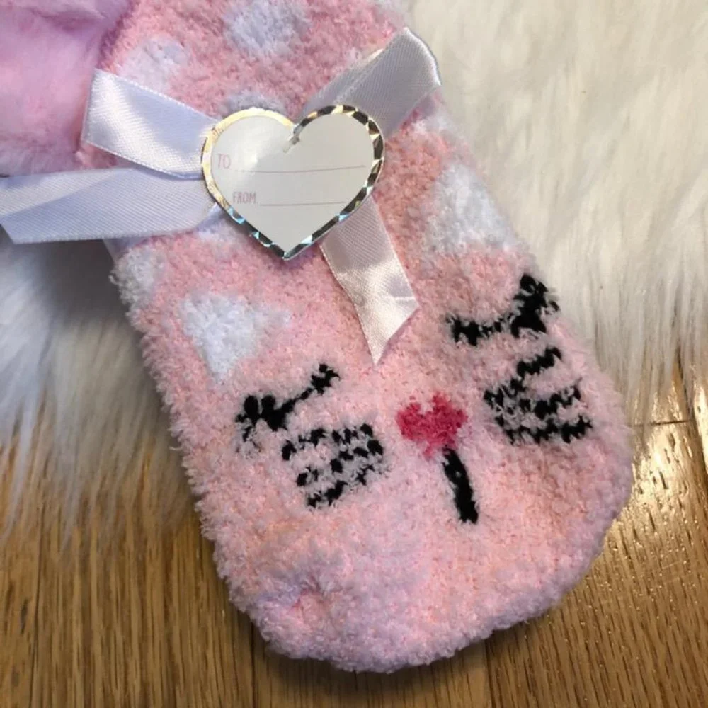 Aeropostale 2 Pack Cozy Socks w/ Scrunchie